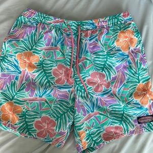 Vineyard Vines swim trunks-sz large